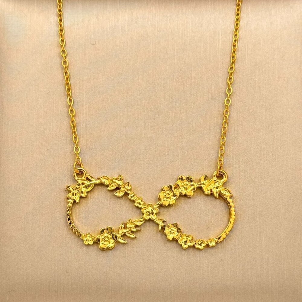 NWT 24K Gold Plated Flower Infinity Pendant Necklace 18”